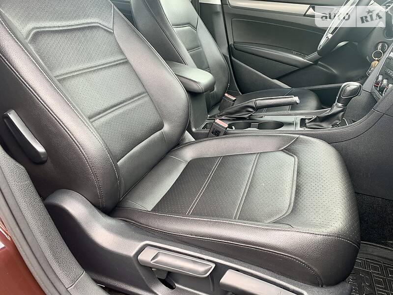 Седан Volkswagen Passat 2014 в Горішніх Плавнях