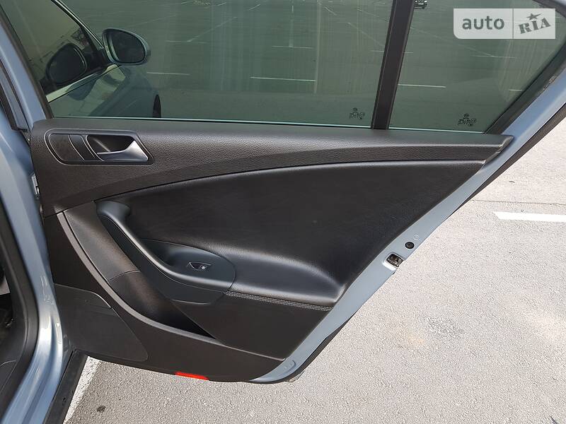 Седан Volkswagen Passat 2010 в Києві