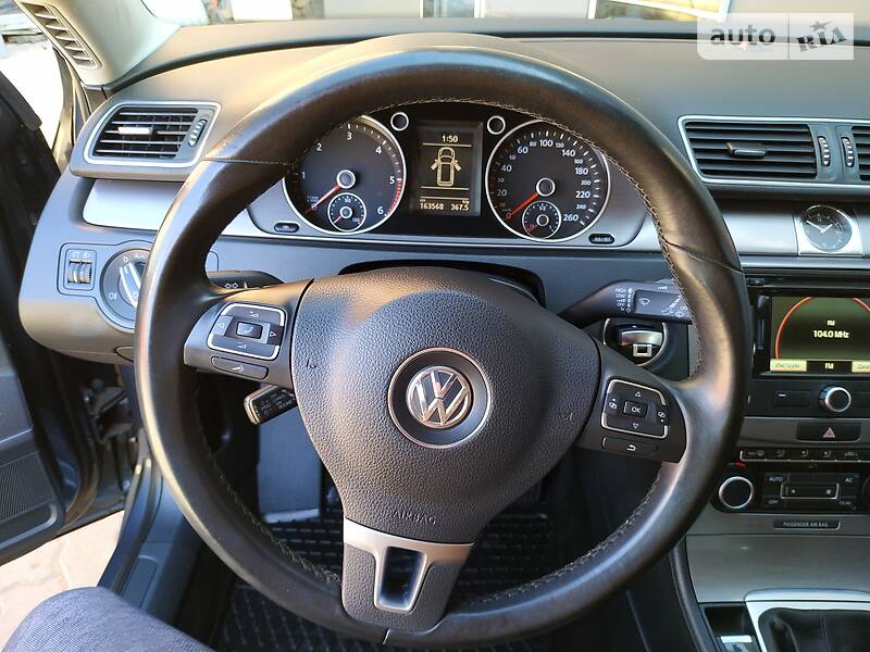 Універсал Volkswagen Passat 2012 в Калуші