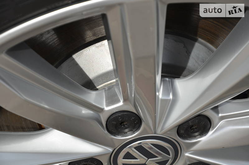 Універсал Volkswagen Passat 2015 в Луцьку