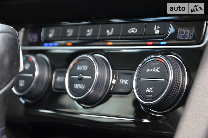 Універсал Volkswagen Passat 2015 в Луцьку