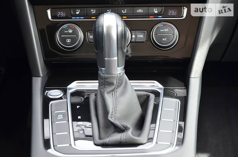 Універсал Volkswagen Passat 2015 в Луцьку