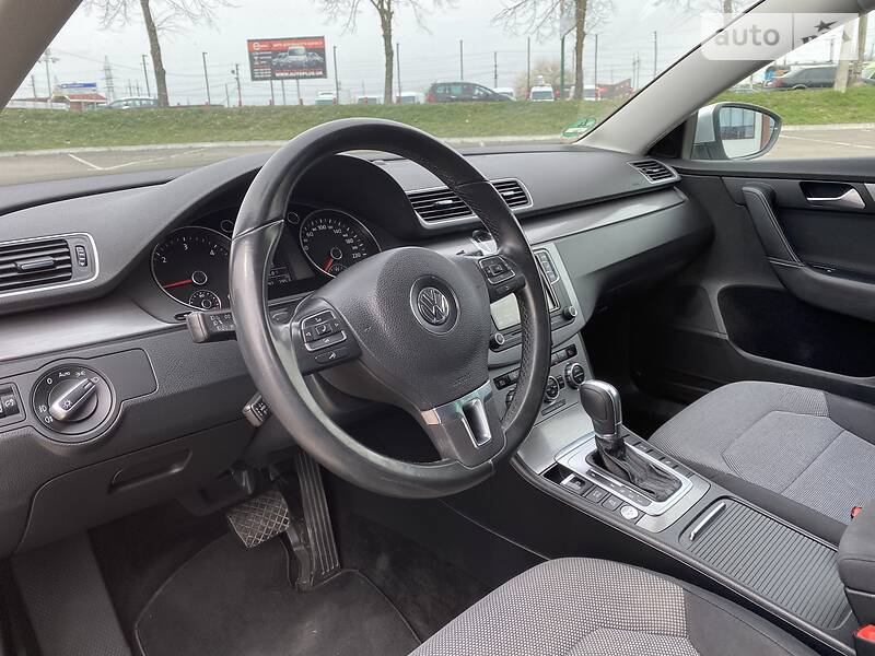 Універсал Volkswagen Passat 2012 в Рівному