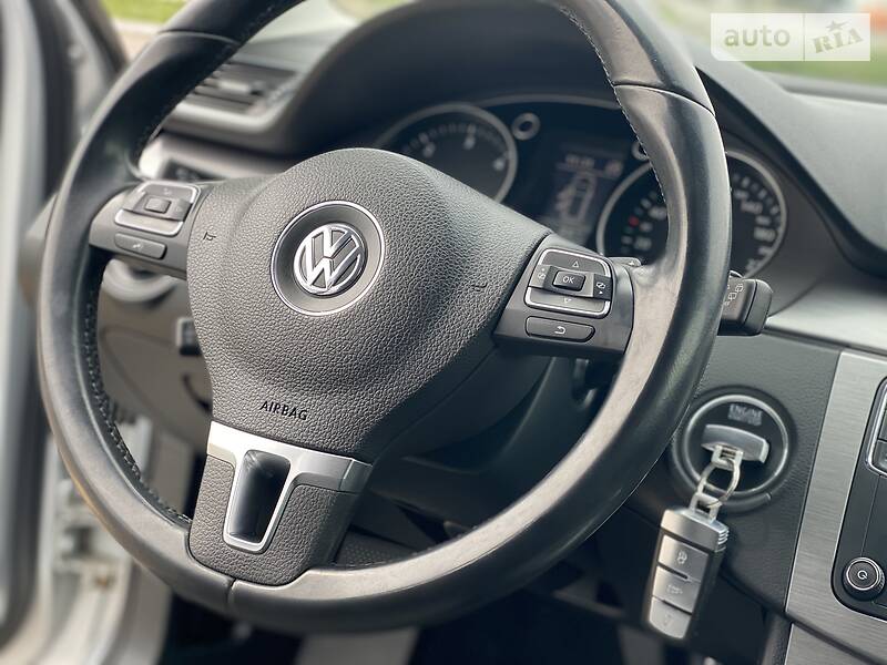 Універсал Volkswagen Passat 2012 в Рівному