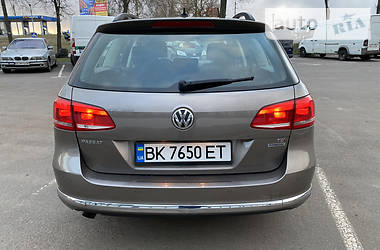 Універсал Volkswagen Passat 2012 в 
