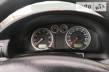 Універсал Volkswagen Passat 2000 в 