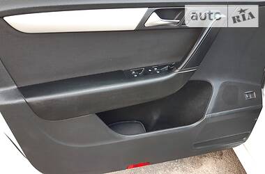 Універсал Volkswagen Passat 2011 в 
