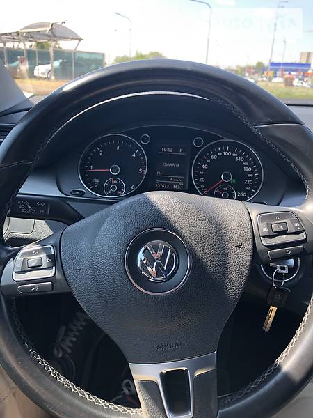 Седан Volkswagen Passat 2011 в Києві