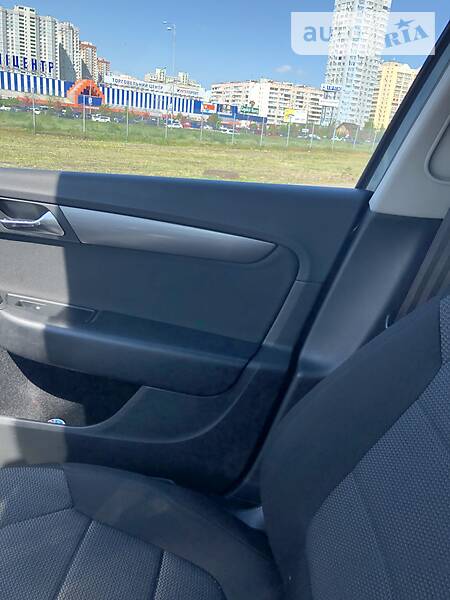 Седан Volkswagen Passat 2011 в Києві