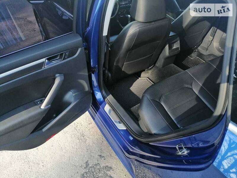 Седан Volkswagen Passat 2016 в Києві