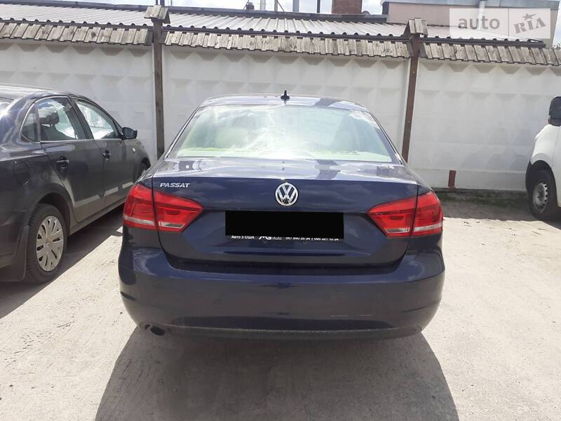 Седан Volkswagen Passat 2013 в Харкові
