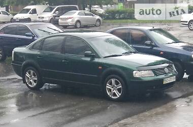 Седан Volkswagen Passat 1998 в 