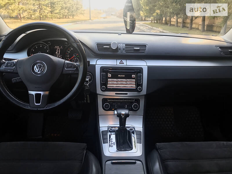 Седан Volkswagen Passat 2010 в Харкові