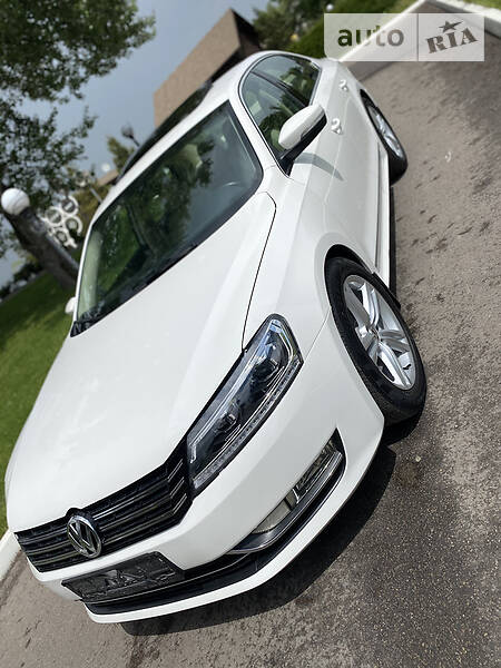 Седан Volkswagen Passat 2013 в Києві