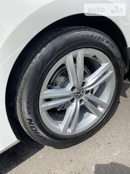 Седан Volkswagen Passat 2013 в Києві