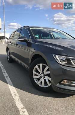 Універсал Volkswagen Passat 2015 в Львові