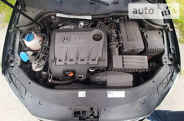 Універсал Volkswagen Passat 2012 в 