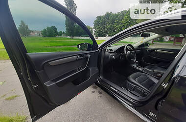 Універсал Volkswagen Passat 2012 в 