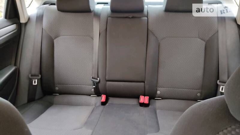 Седан Volkswagen Passat 2012 в Києві