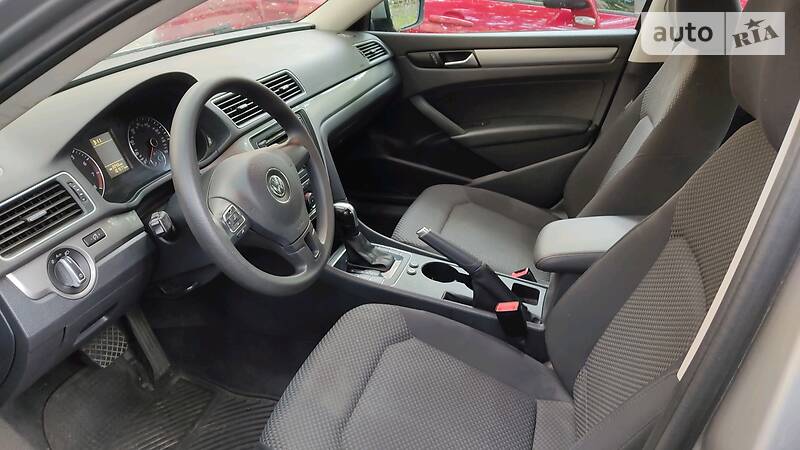 Седан Volkswagen Passat 2012 в Києві
