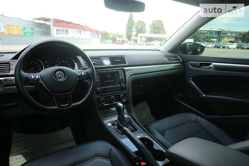 Седан Volkswagen Passat 2016 в Харькове