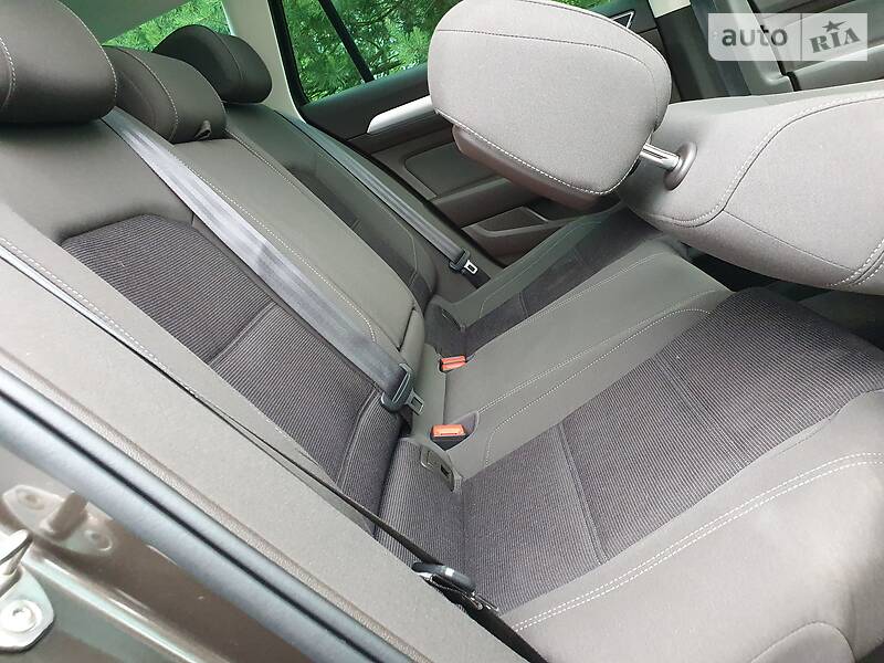 Універсал Volkswagen Passat 2015 в Дрогобичі