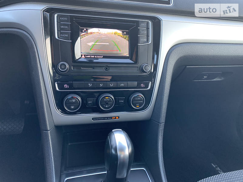 Седан Volkswagen Passat 2017 в Києві