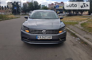 Седан Volkswagen Passat 2016 в Києві