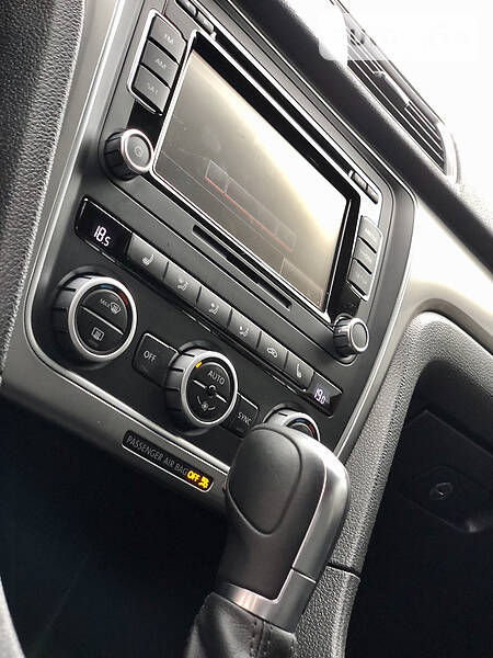 Седан Volkswagen Passat 2014 в Львові
