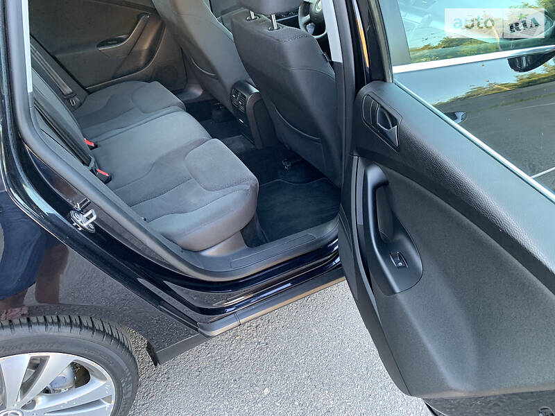 Універсал Volkswagen Passat 2010 в Києві