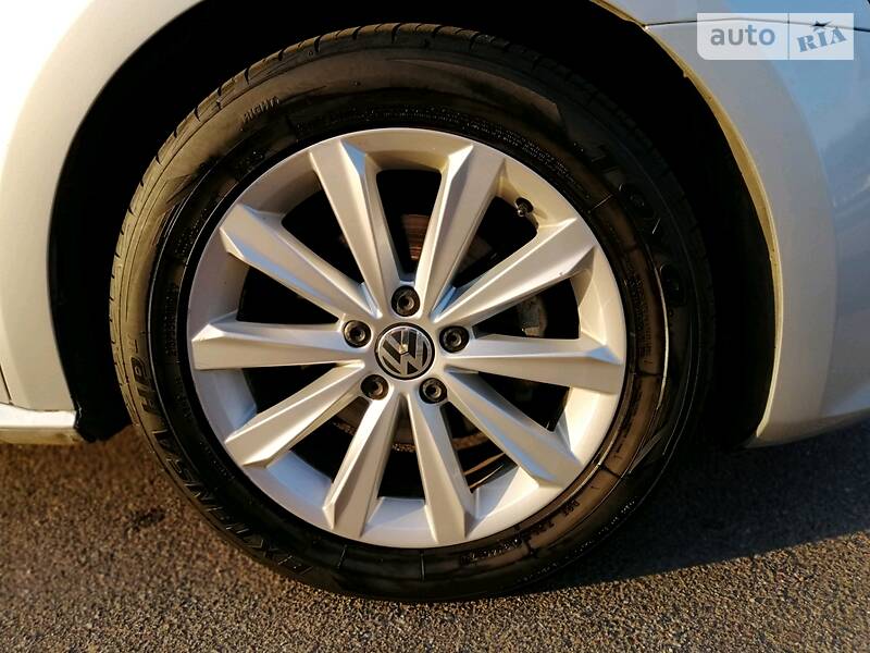 Седан Volkswagen Passat 2012 в Києві