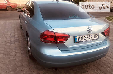 Седан Volkswagen Passat 2013 в Харькове