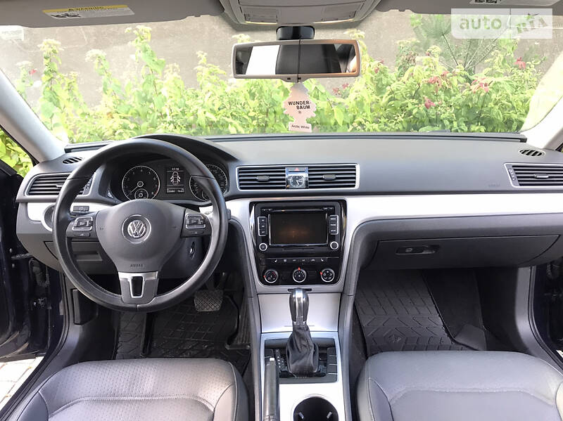 Седан Volkswagen Passat 2013 в Івано-Франківську