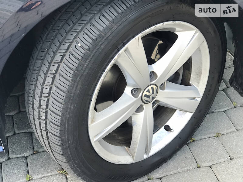 Седан Volkswagen Passat 2013 в Івано-Франківську