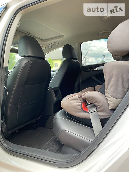 Седан Volkswagen Passat 2012 в Києві