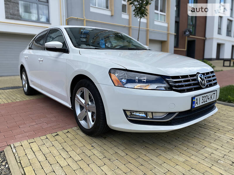 Седан Volkswagen Passat 2012 в Києві