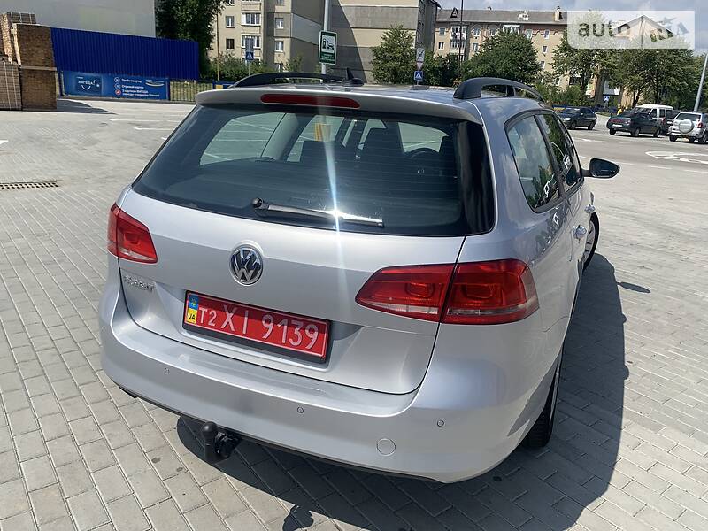 Універсал Volkswagen Passat 2012 в Івано-Франківську