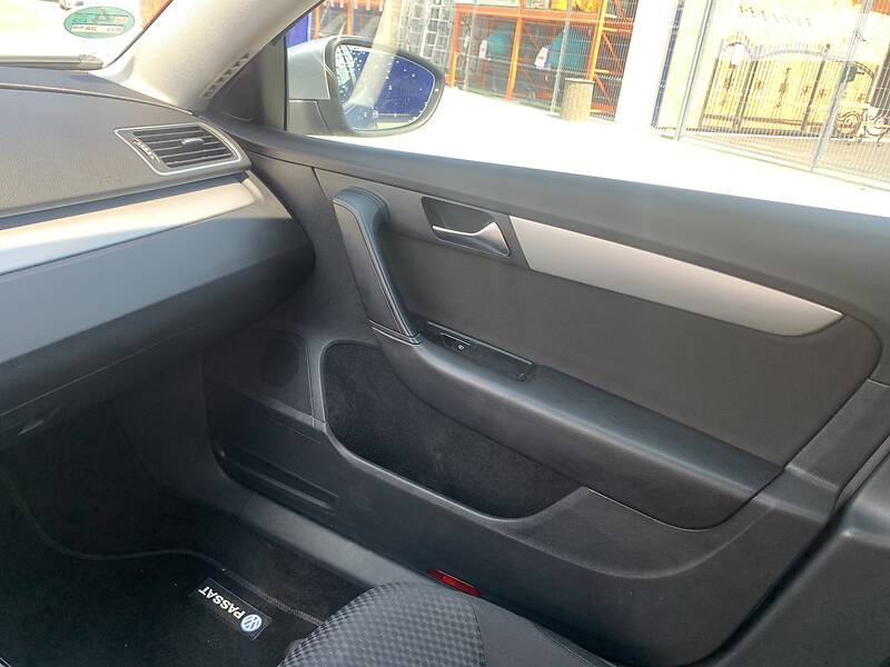 Універсал Volkswagen Passat 2012 в Івано-Франківську