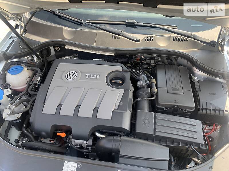 Універсал Volkswagen Passat 2012 в Івано-Франківську