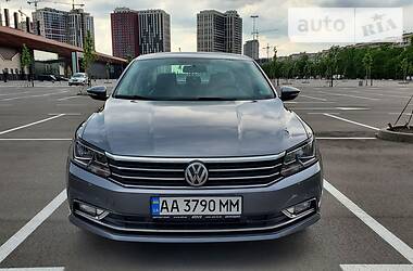 Седан Volkswagen Passat 2016 в Києві