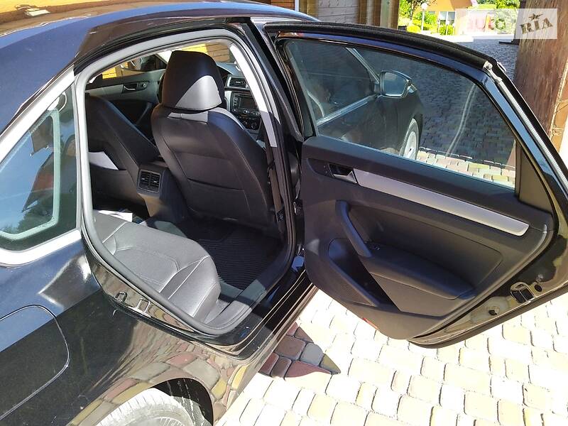 Седан Volkswagen Passat 2013 в Києві