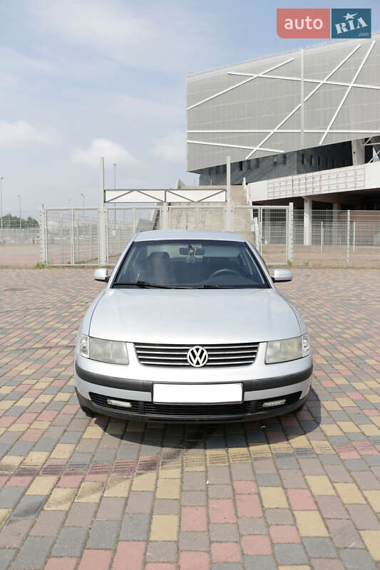 Седан Volkswagen Passat 1997 в Львове