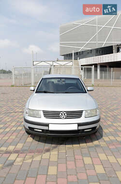 Седан Volkswagen Passat 1997 в 