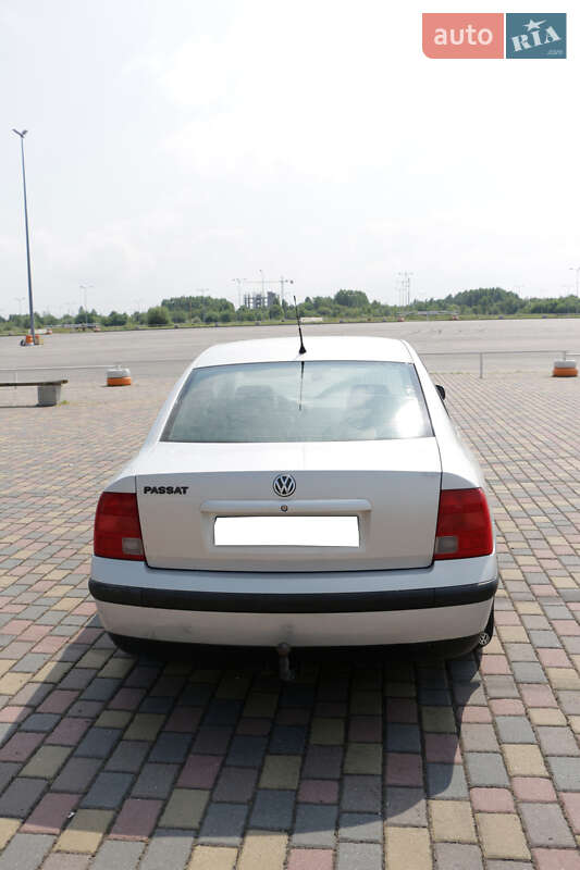 Седан Volkswagen Passat 1997 в Львове