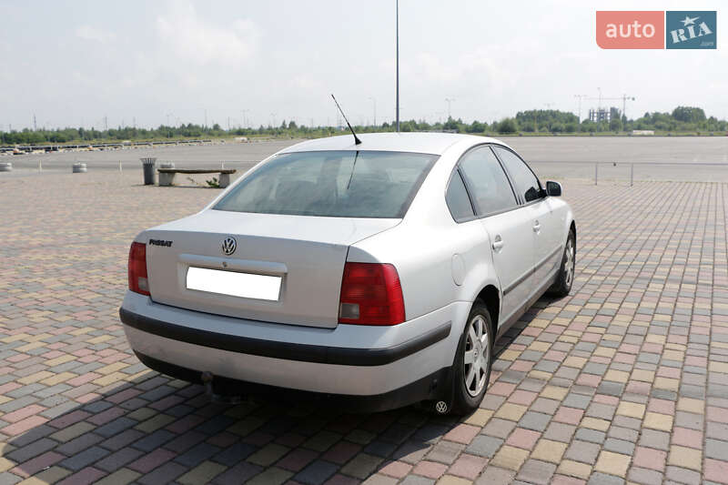 Седан Volkswagen Passat 1997 в Львове
