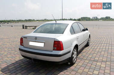 Седан Volkswagen Passat 1997 в 
