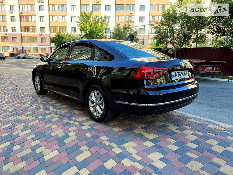 Седан Volkswagen Passat 2017 в Києві