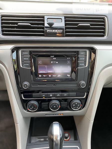 Седан Volkswagen Passat 2017 в Києві