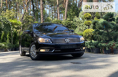 Седан Volkswagen Passat 2013 в Киеве