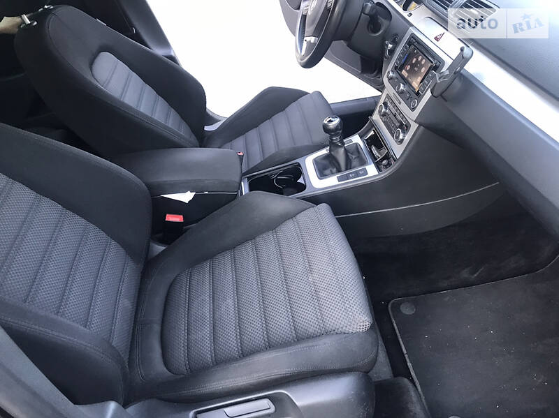 Універсал Volkswagen Passat 2010 в Ірпені